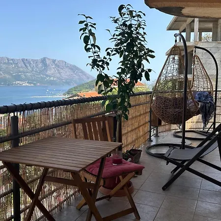 Sea View Apartment *