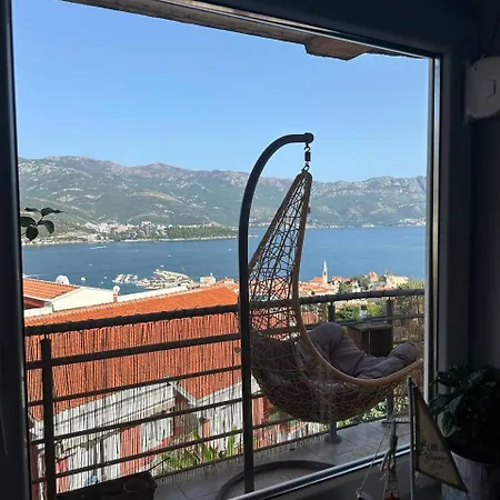 Sea View Apartment *