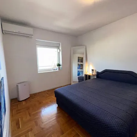Sea View Apartment *